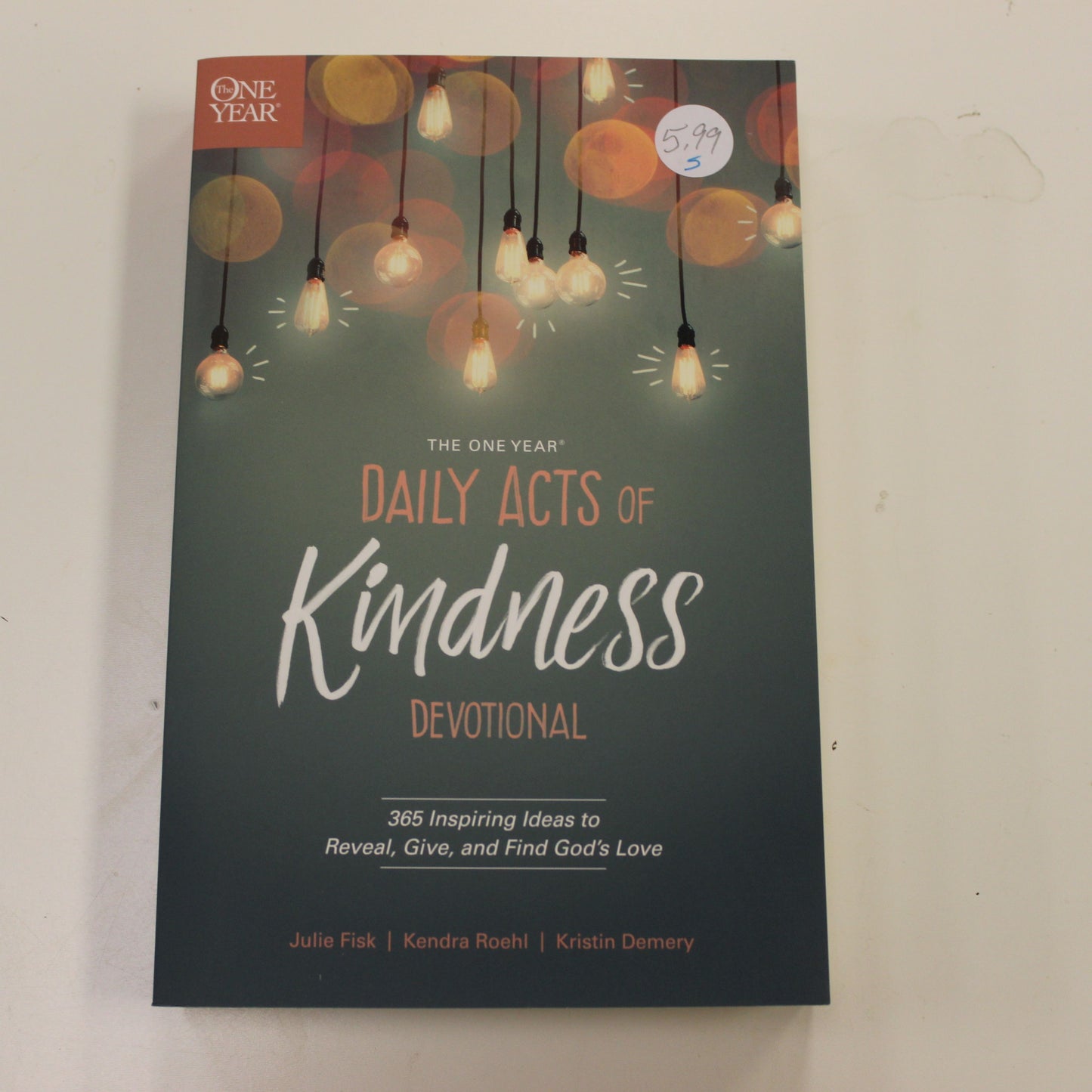 THE ONE YEAR DAILY ACTS OF KINDNESS DEVOTIONAL