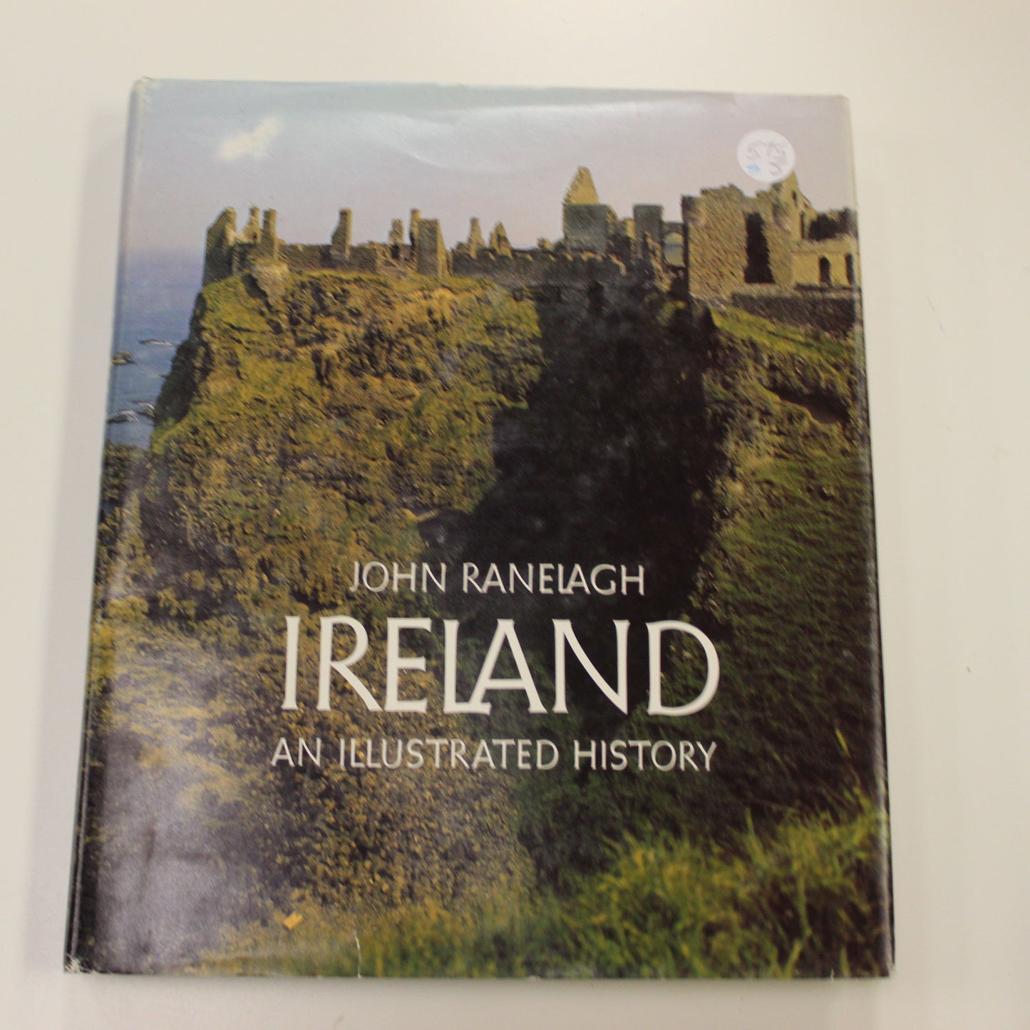 IRELAND AN ILLUSTRATED HISTORY